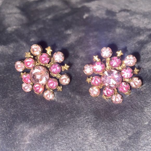 Vintage pink rhinestone and gold toned flower 🌸 clip on earrings - Picture 2 of 11
